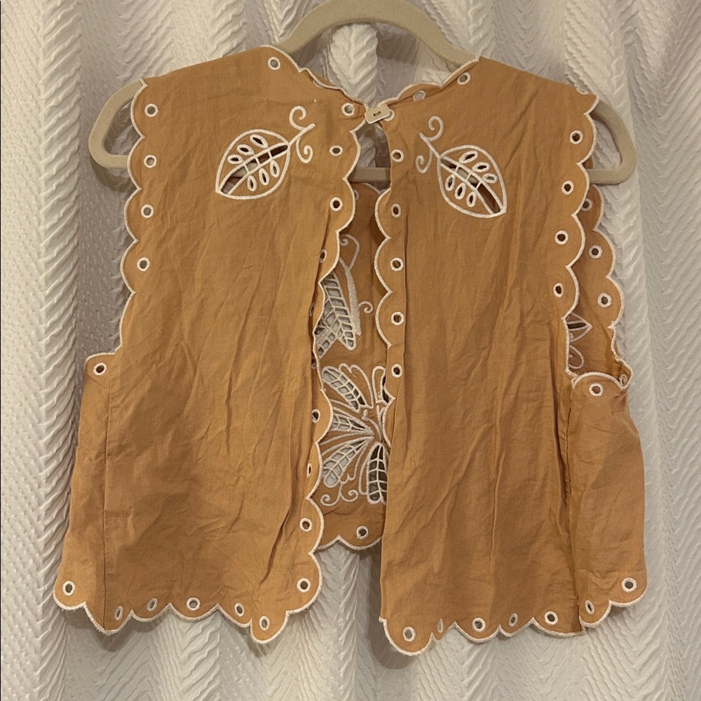 FARM Rio Tan Embroidered Scallop Crop Tank with White Cutwork - Picture 4 of 6